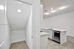 8344 NW 7th Pl, Plantation, FL 33324 - Photo 9