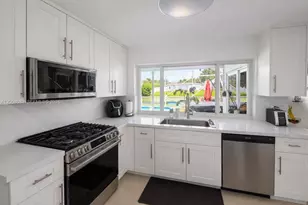 8085 NW 21st St, Sunrise, FL 33322 - Photo 5