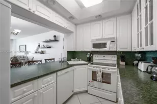 5601 Collins Ave, Miami Beach, FL 33140 - Photo 15