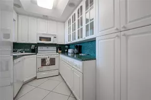 5601 Collins Ave, Miami Beach, FL 33140 - Photo 17