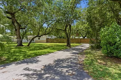 9870 SW 96th St, Miami, FL 33176 - Photo 5