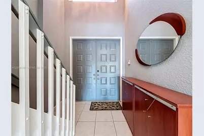 781 NE 195th St, Miami, FL 33179 - Photo 15