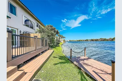 781 NE 195th St, Miami, FL 33179 - Photo 3