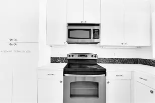 10730 NW 66th St, Doral, FL 33178 - Photo 13