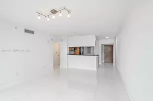 31 SE 5th St, Miami, FL 33131 - Photo 3