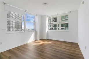 31 SE 5th St, Miami, FL 33131 - Photo 5