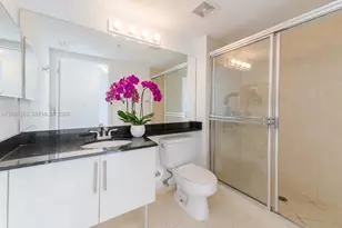 31 SE 5th St, Miami, FL 33131 - Photo 7
