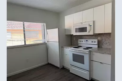 6370 W 27th Ct #38, Hialeah, FL 33016 - Photo 11