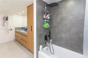 20191 E Country Club Dr, Aventura, FL 33180 - Photo 21