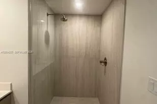 77 SE 5th St, Miami, FL 33131 - Photo 15