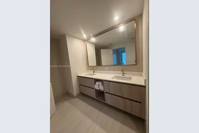 77 SE 5th St #1508, Miami, FL 33131 - Photo 9