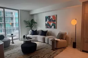 77 SE 5th St, Miami, FL 33131 - Photo 5