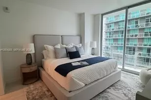 77 SE 5th St, Miami, FL 33131 - Photo 11