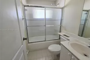 8412 NW 103rd St, Hialeah Gardens, FL 33016 - Photo 17