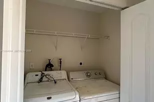 8412 NW 103rd St, Hialeah Gardens, FL 33016 - Photo 9