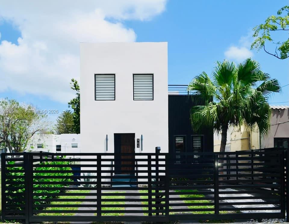 905 SW 13th Ct #905 - 905 SW 13th Ct #905, Miami, FL 33135 Luxury Property | Jose Angel Pina