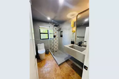 905 SW 13th Ct #905, Miami, FL 33135 - Photo 9