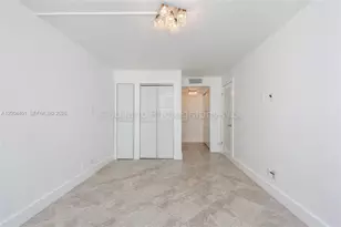 6039 Collins Ave, Miami Beach, FL 33140 - Photo 25