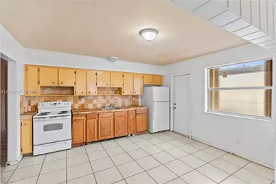 723 NW 15th Ter, Fort Lauderdale, FL 33311 - Photo 5