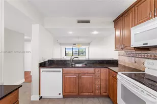 1524 Whitehall Dr, Davie, FL 33324 - Photo 11