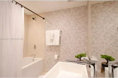 1000 Brickell Plz #4207, Miami, FL 33131 - Photo 15