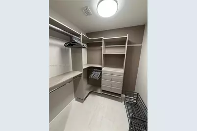 1000 Brickell Plz #4207, Miami, FL 33131 - Photo 11