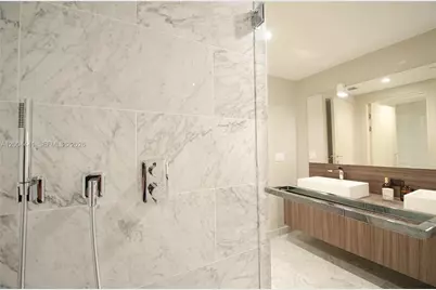 1000 Brickell Plz #4207, Miami, FL 33131 - Photo 9