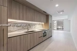 77 SE 5th St, Miami, FL 33131 - Photo 3