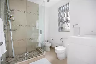 152 SW 20th Rd, Miami, FL 33129 - Photo 17