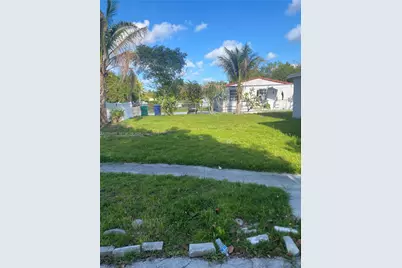 1070 NW 147th St, Miami, FL 33168 - Photo 15