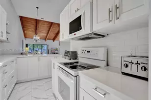 2667 S Parkview Dr, Hallandale Beach, FL 33009 - Photo 15