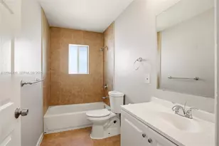 1414 E Harmony Lake Cir, Davie, FL 33324 - Photo 23