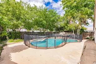1414 E Harmony Lake Cir, Davie, FL 33324 - Photo 35