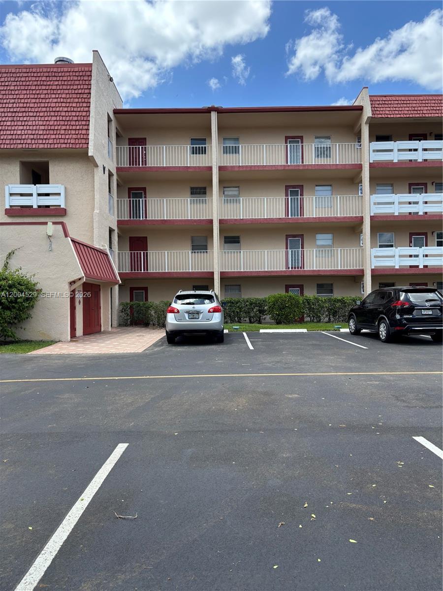 1045 Country Club Dr #307 - 1045 Country Club Dr #307, Margate, FL 33063 Luxury Property | Jose Angel Pina