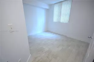 5085 NW 7th St, Miami, FL 33126 - Photo 11