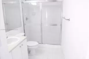 5085 NW 7th St, Miami, FL 33126 - Photo 13