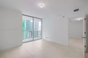 77 SE 5th St, Miami, FL 33131 - Photo 11