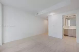 77 SE 5th St, Miami, FL 33131 - Photo 5