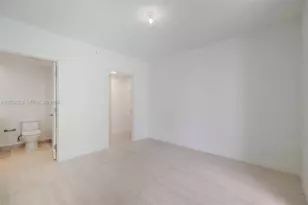 77 SE 5th St, Miami, FL 33131 - Photo 9