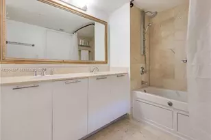 1800 N Bayshore Dr, Miami, FL 33132 - Photo 23