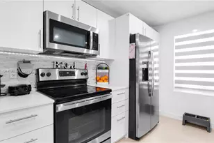 25664 SW 143rd Path, Homestead, FL 33032 - Photo 9