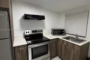 2796 SW 34th Ct, Miami, FL 33133 - Photo 3