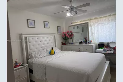 6950 W 6th Ave #412, Hialeah, FL 33014 - Photo 5