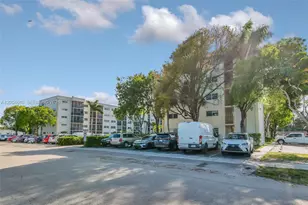 220 SW 9th Ave, Hallandale Beach, FL 33009 - Photo 3