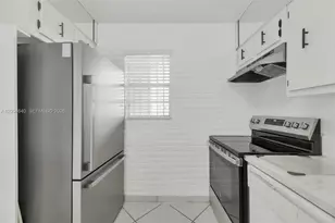 220 SW 9th Ave, Hallandale Beach, FL 33009 - Photo 21