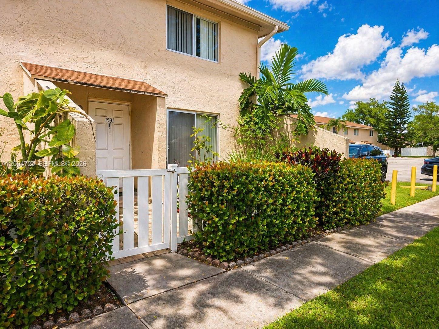 1531 NW 80th Ave #I main architectural view
