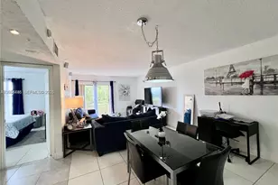 17530 NW 68th Ave, Hialeah, FL 33015 - Photo 13