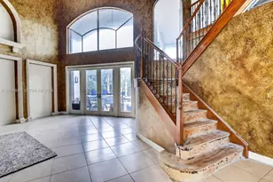 10161 N Lake Vista Cir, Davie, FL 33328 - Photo 3