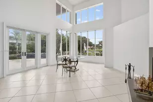 10161 N Lake Vista Cir, Davie, FL 33328 - Photo 15