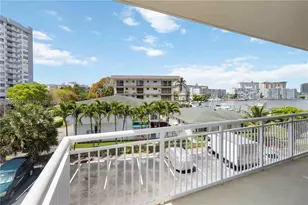 126 Golden Isles Dr, Hallandale Beach, FL 33009 - Photo 25